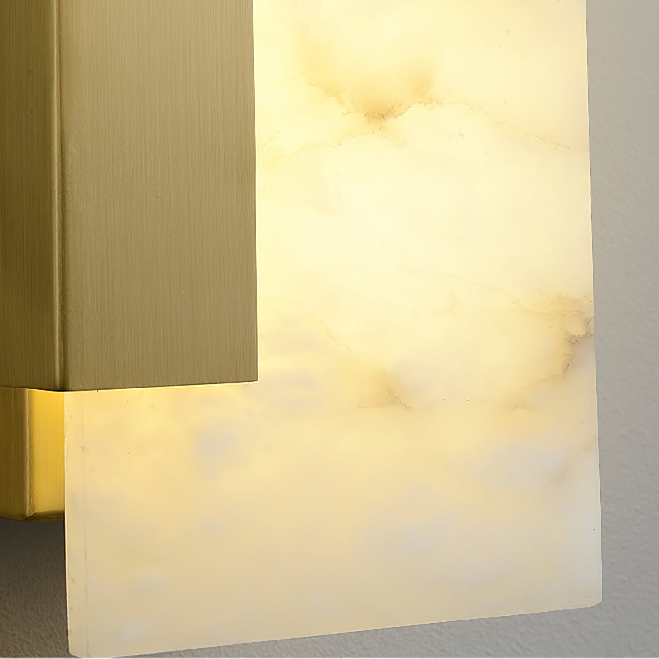 Alabaster Wall Sconce with Modern Craftsmanship