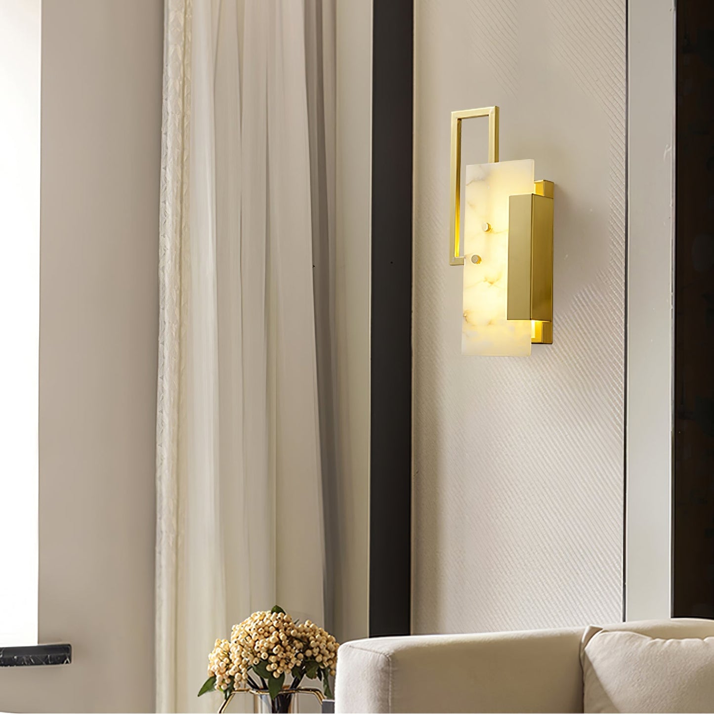 Alabaster Wall Sconce with Modern Craftsmanship