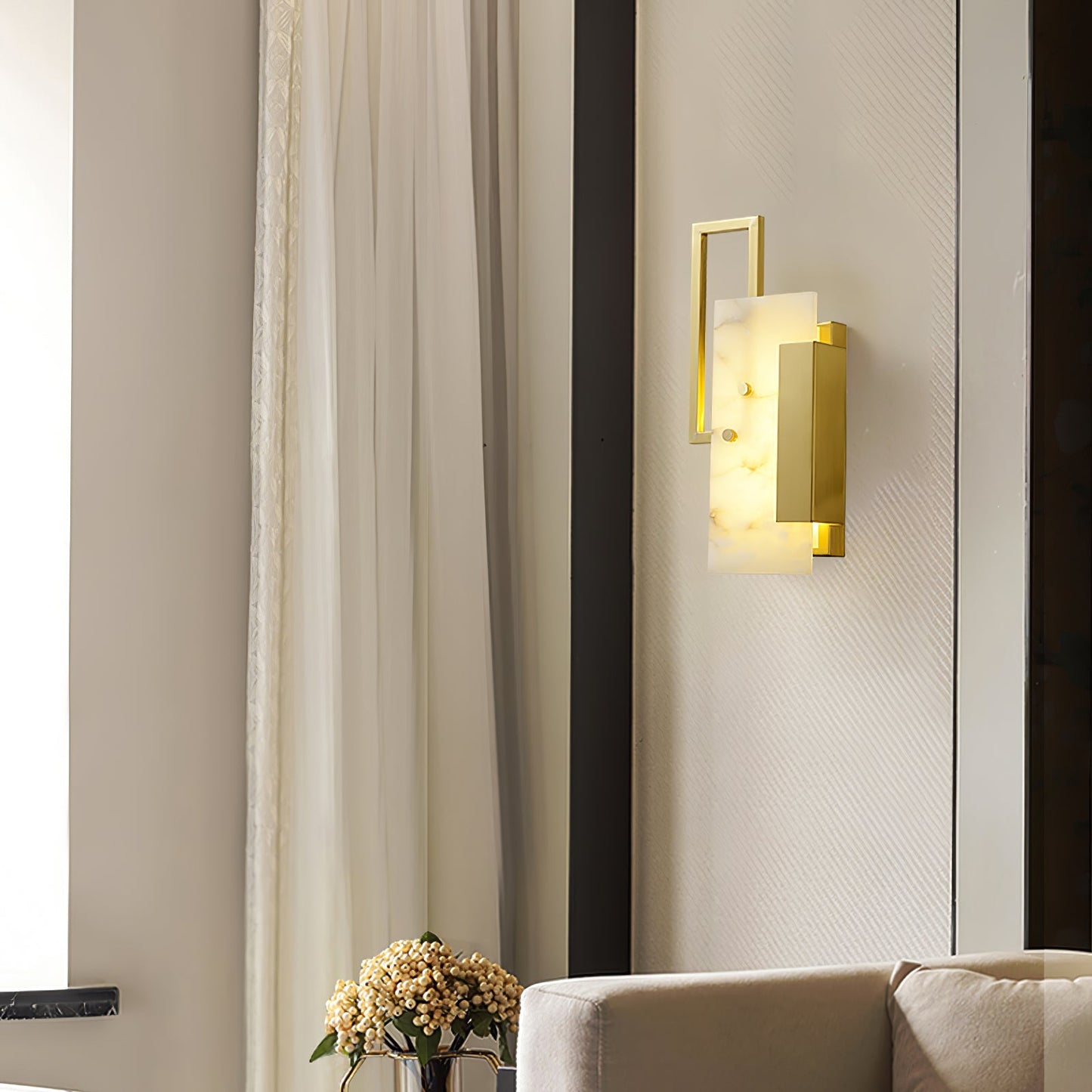 Alabaster Wall Sconce with Modern Craftsmanship