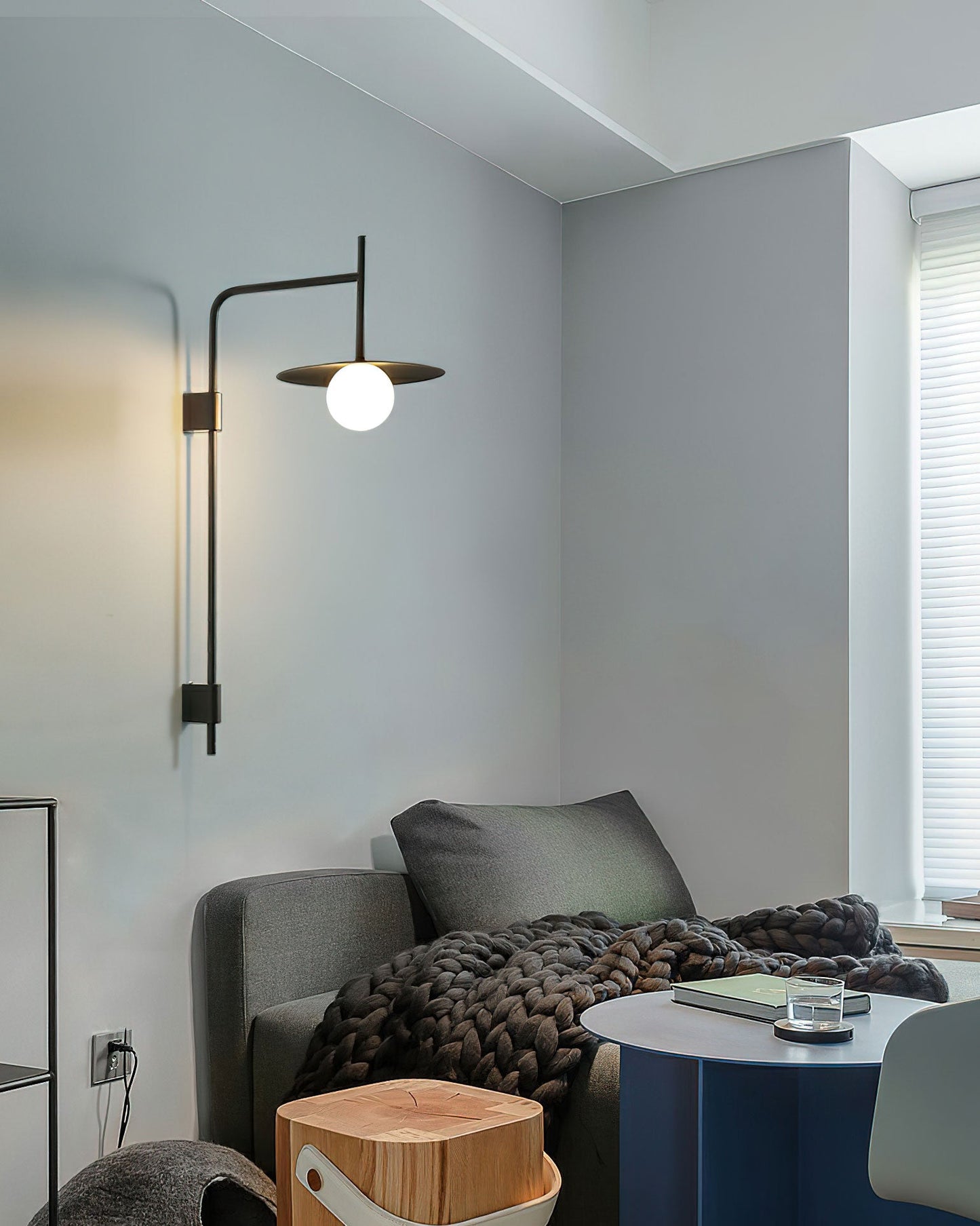 Gand Modern Chandelier with Metal and Acrylic Design