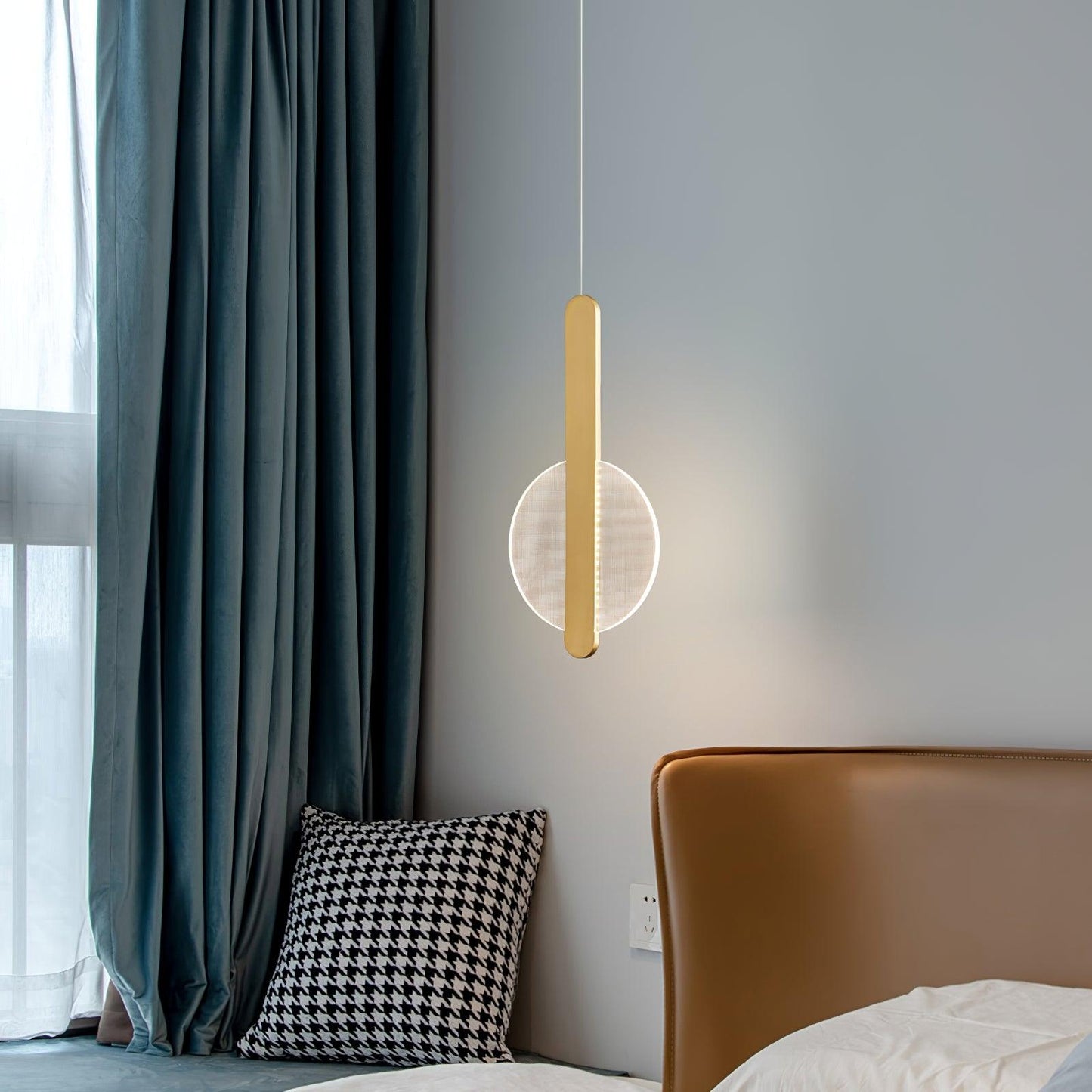Modern Loomis Pendant Lamp with Brass & Black Finishes