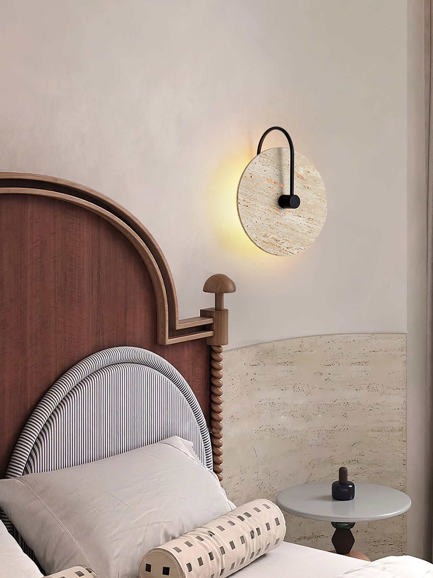 Resin Ribbed Wall Lamp for Modern Spaces